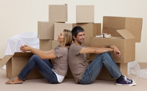 Local moving and storage planning in Millwall with urban logistics